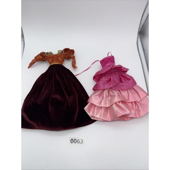 Vintage 1980s 90s Barbie Dresses Lot of 9 Outfits Wedding Princess Portuguese - Picture 8 of 9